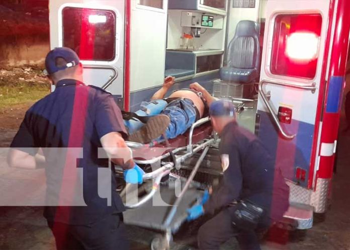 ¡Por caballo! equino en Managua ataca brutalmente a sujeto que intentó tocarlo