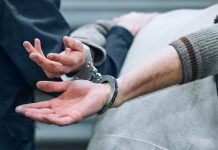 Buscan a hombre que mató y abusó de una niña en Estados Unidos