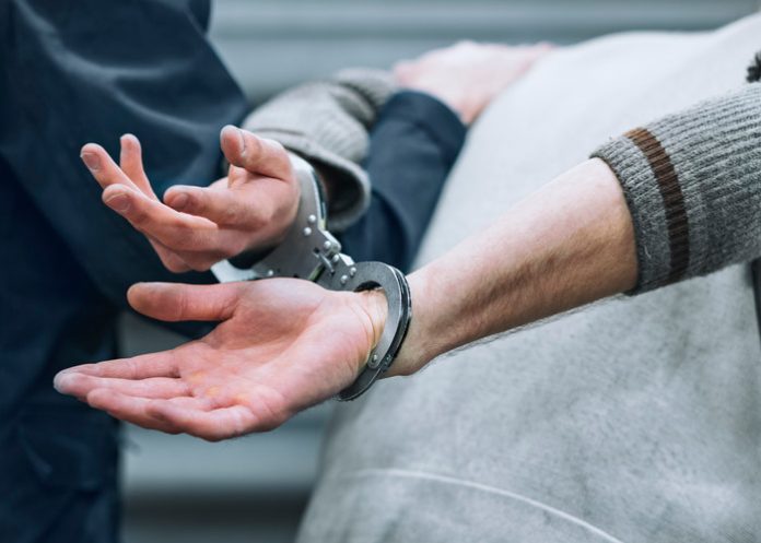 2 Buscan a hombre que mató y abusó de una niña en Estados Unidos