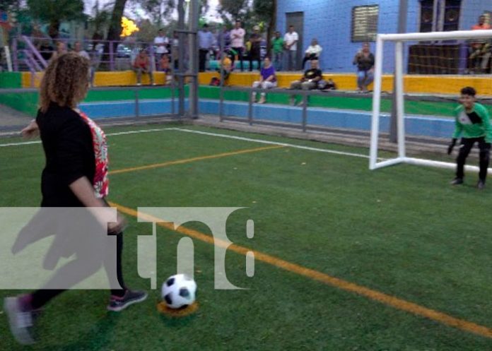 ALMA rehabilita cancha de fútbol en el parque Luis Alfonso Velásquez Flores
