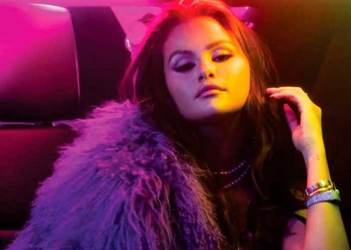 Selena Gomez presenta 'Single Soon' con un sorprendente video musical