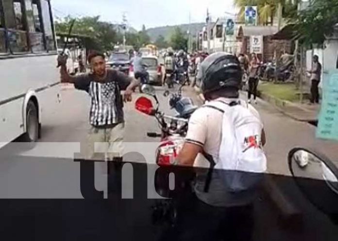 2 Hombre con machete en mano agrede a varias personas en Estelí