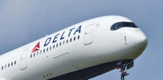 Pasajero en Delta es arrestado tras tacar a una auxiliar de vuelo