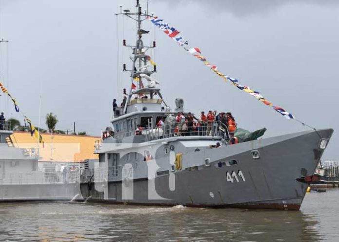 Foto: Rinden homenaje a héroes y mártires de la Fuerza Naval / TN8