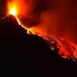 El volcán Etna, estalla con expulsión de lava y cenizas en Italia El volcán Etna, estalla con expulsión de lava y cenizas en Italia