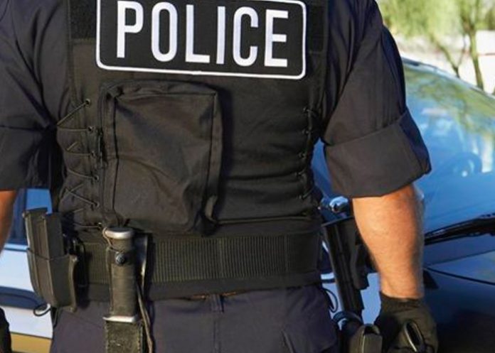 3 Seis expolicías en Estados Unidos se declaran culpables de torturar a 2 hombres negros