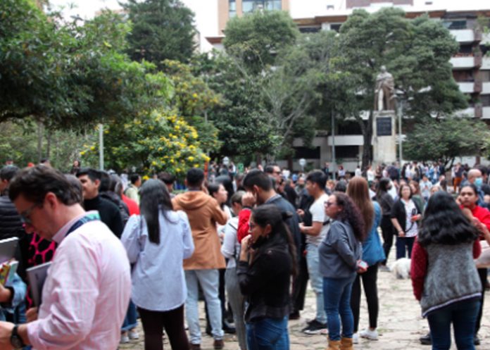 3 Terremoto en Colombia cobra vida de mujer que saltó desde un edificio en su desesperación