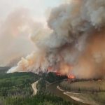 Más de 20 mil habitantes huyeron debido al gran incendio en Canadá Más de 20 mil habitantes huyeron debido al gran incendio en Canadá