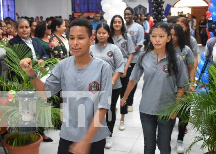 3 Foto: Alfabetizadores históricos reafirman el compromiso de reducir el índice de analfabetismo / TN8