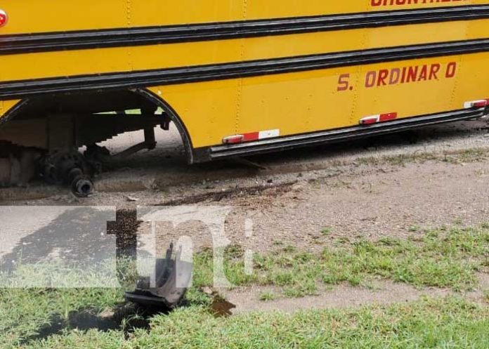 Foto: Ciclista lesionado al ser impactado por una llanta de un bus en La Libertad, Chontales / TN8