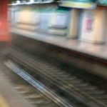 Por "mano larga" hombre cae a la vías del metro y muere en la India