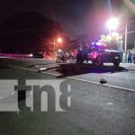 «De celebración a desgracia» Motociclista y su acompañante sufren brutal accidente Foto: Un motociclista y a su acompañante sufrieron un violento accidente de tránsito, tras impactar contra un camión/TN8