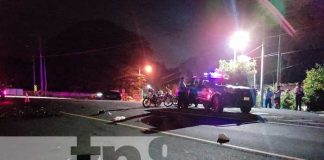 Foto: Un motociclista y a su acompañante sufrieron un violento accidente de tránsito, tras impactar contra un camión/TN8