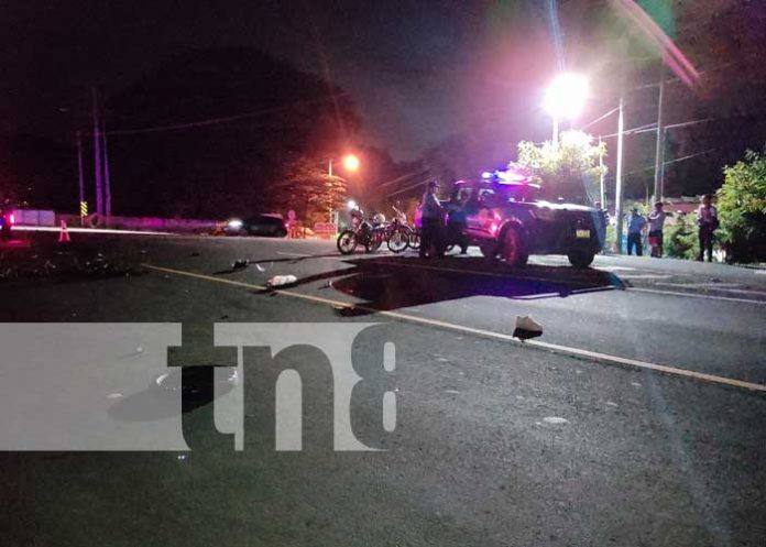 3 Foto: Un motociclista y a su acompañante sufrieron un violento accidente de tránsito, tras impactar contra un camión/TN8