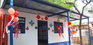 Familia del barrio Hilario Sánchez, Managua recibe las llaves de su casa digna