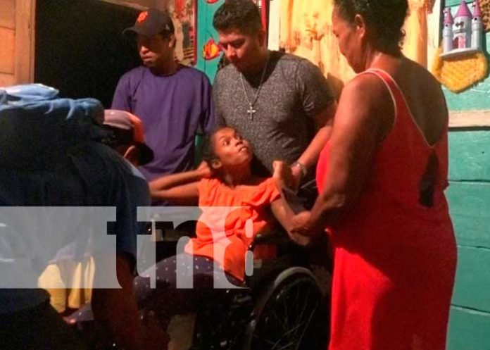 432455 Foto: Entregan 20 sillas de ruedas para garantizan la movilidad de las personas con discapacidad, llevando alegría a estas familias /TN8