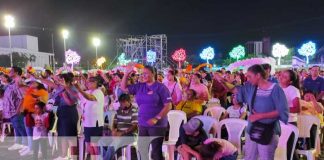 Foto: Con gritos de júbilo nicaragüenses se hacen parte de la cruzada evangelística "Noche de gloria", alabando el nombre de Dios /TN8