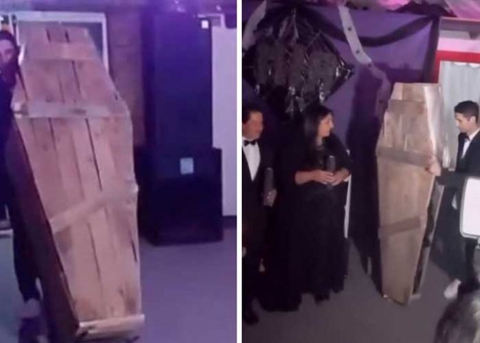 FIESTA Quinceañera en ataúd sorprende a los invitados