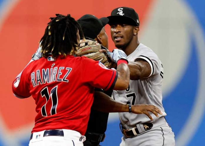 Medias medias, blancas, chicago, josé, ramírez,