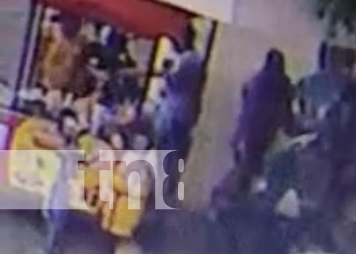 Foto: Robo de celular a una señora que vende hot-dog en Chinandega / TN8