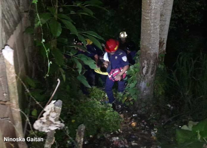 Foto: Motociclista se precipita en un puente en El Ayote / TN8