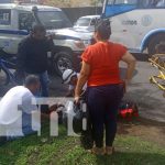 Le invaden carril y casi le desbaratan la pierna en Carretera Norte, Managua Foto: Accidente tras invasión de carril en Carretera Norte, Managua / TN8