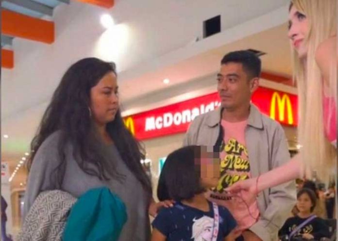 Niña revela la infidelidad por 100 pesos