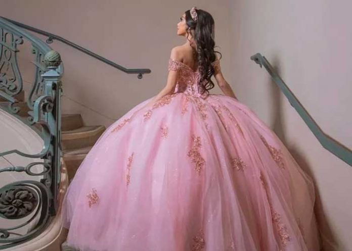 Padre elige los 15 años de su hijastra en lugar de su hija