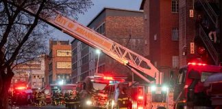 Incendio de edificio en Sudáfrica deja al menos 73 muertos