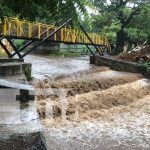 ¿Quieren morir? Conductores se siguen cruzando corrientes en Valle Gothel Foto: Crecida de aguas en Valle Gothel / TN8