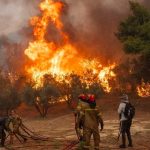 Grecia combate el incendio más grande jamás registrado