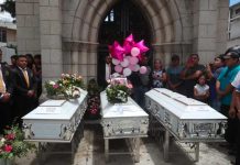 Padres devastados en Guatemala: Tres hermanas mueren cuando conocían el mar 3 hermanas de Guatemala mueren conociendo la playa