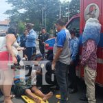Sangre en la vía: Ciclista con graves lesiones tras accidente en Managua Foto: Accidente de tránsito con ciclista lesionado en Managua / TN8