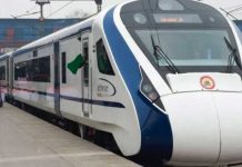 Hombre es aplastado por Metro de la India