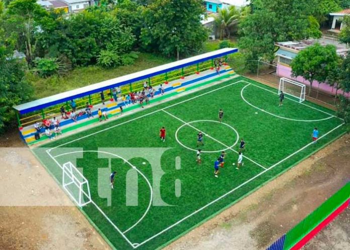 Wiwilí con moderna cancha con grama sintética 