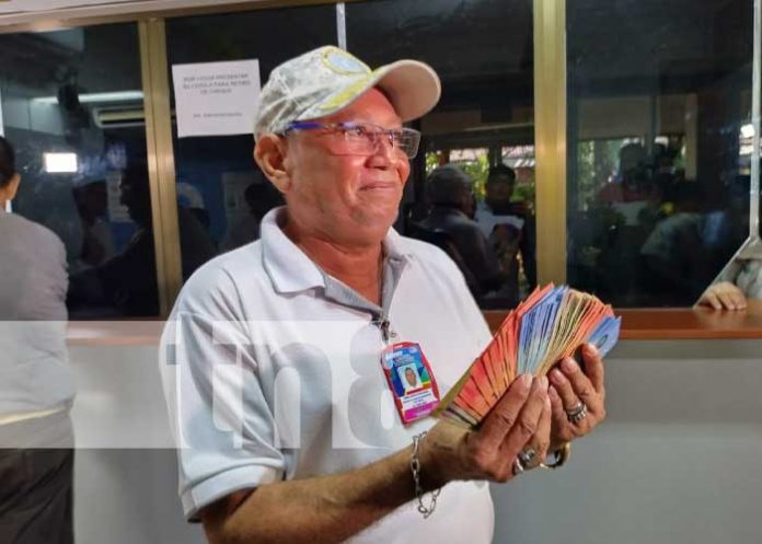 Foto: Pago a trabajadores del MINSA en Nicaragua / TN8