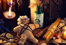 ¿Milagro? Pastor libera a mujer de brujería sacando un sapo de su estómago Pastor libera a mujer de brujería