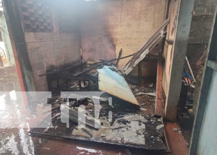 Foto: Incendio en una vivienda de Villa Progreso, Managua / TN8