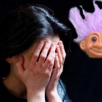 Despiden a mujer por «desaseo»: La acusaron de tener el «sobaco peludo» Despiden a una mujer de su trabajo por tener pelo en las axilas