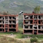 Foto: Se "desmarimba" la vida al intentar cruzar de un edificio a otro como Toretto / cortesía