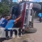 El susto y las pérdidas materiales deja vuelco de camioneta en Nueva Segovia Foto: El susto y las pérdidas materiales deja vuelco de camioneta en Nueva Segovia / TN8