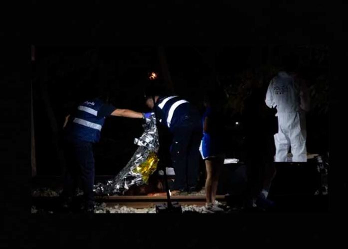 Cuatro jóvenes intentaron cruzar las vías y fueron aplastados por un tren en España