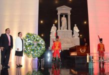 Foto: Ofrenda floral al sarcófago que contiene los restos mortales del Libertador Simón Bolívar / Cortesía