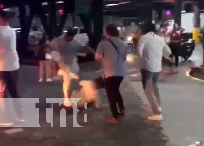 Foto: ¡Violencia en Managua! Hombre resulta desmayado tras brutal patada en la cabeza / TN8