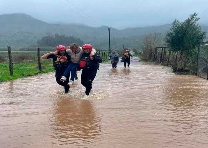 1 11 mil personas son evacuadas por las desastrosas lluvias en Chile