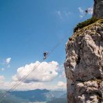 «Se lo llevó la pelona» Hombre muere al caer de puente en Austria