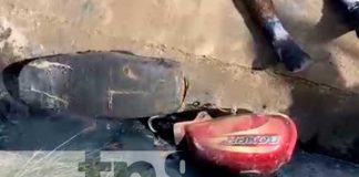 Foto: ¡Inconsciente y golpeado! Joven en moto cae al fondo de un cauce en Nindirí / TN8