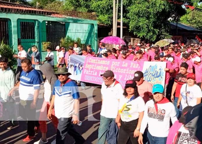 1 Foto: Nicaragüenses se unen en una caminata patriótica para concluir el mes de septiembre/TN8