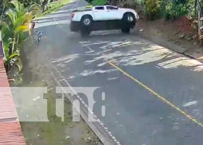 Foto: Exceso de velocidad provoca el vuelco de una camioneta en Jinotega / TN8