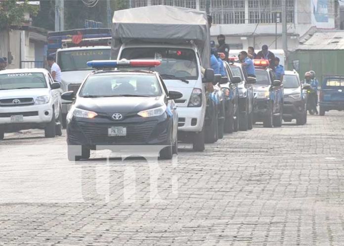 1 Varios departamentos dan la bienvenida al mes patrio con alegre diana